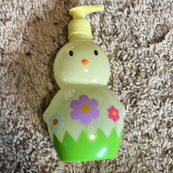 BNWT 3-pack Easter Rabbit Eggs & refillable plastic Easter Chick Soap Dispenser! - Picture 3 of 4